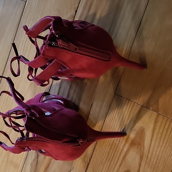 Heels - Picture 3 of 5